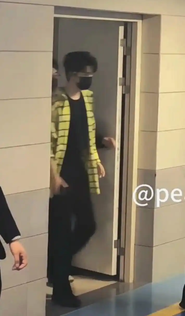 已知一块墙砖宽30公分,马嘉祺有六块墙砖高,他的身高是?#时代少年团