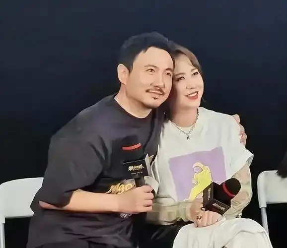 做了这么多年搭档,沈腾和马丽对彼此的了解程度可能比家人还要深.