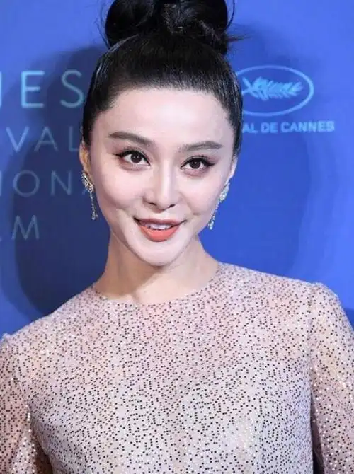 范冰冰这次的戛纳行穿了廉价的高定裙,梳了巨丑的发型,彻底输了