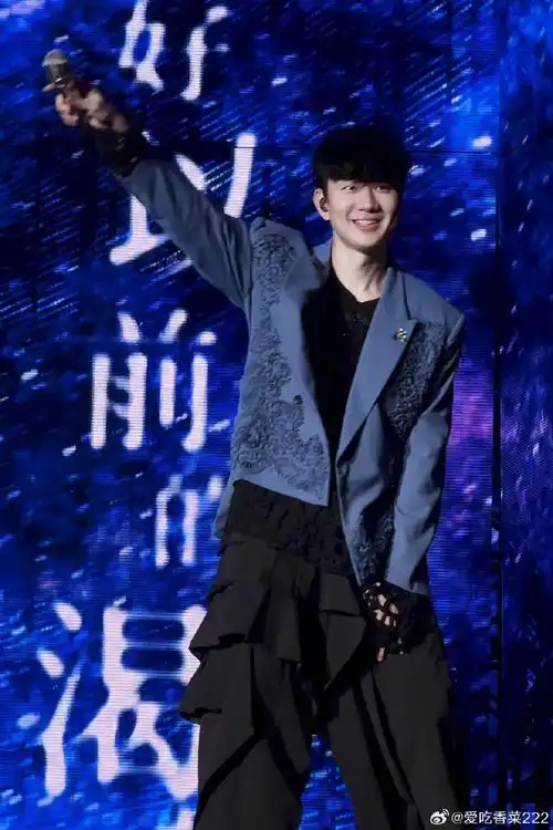 有天赋的美貌    林俊杰|240422|巡回演唱会壁纸合集    #林俊杰