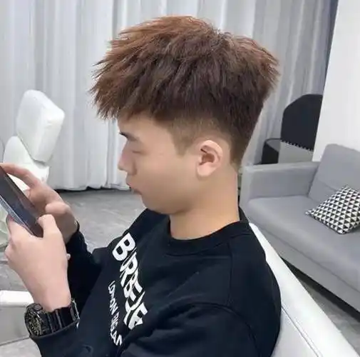 流行的男生烫发,渣男锡纸烫,蝴蝶烫帅气无比_发型_自然_脸型