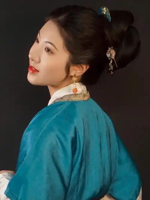 宋风仕女图造型