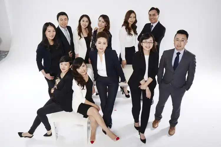 把团队合影拍成杂志风是怎样的体验phosion