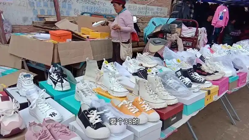 摆摊卖鞋子用什么产品好 摆地摊卖鞋子需要什么工具
