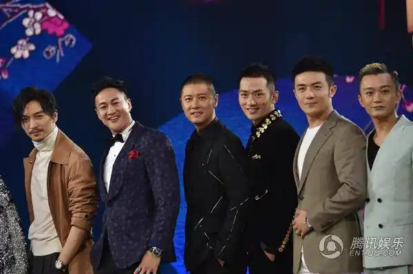 张天阳瑜多位男演员合照