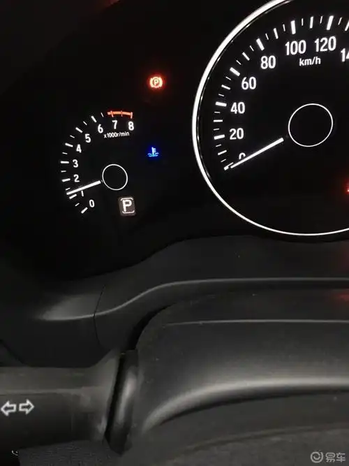 各位车友们,缤智先峰版发动机起动后防冻液指示灯显示是什么情况?