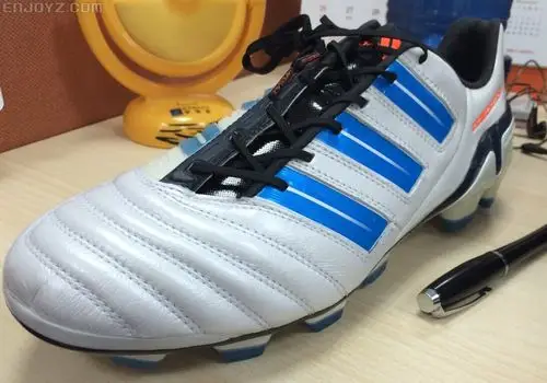 小菜鸟新入手一双猎鹰求鉴定_求助问答_enjoyz足球装备论坛