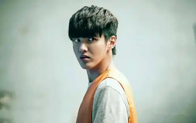 吴亦凡直播踩缝纫机?监狱近况曝光?网友:这也太离谱了!