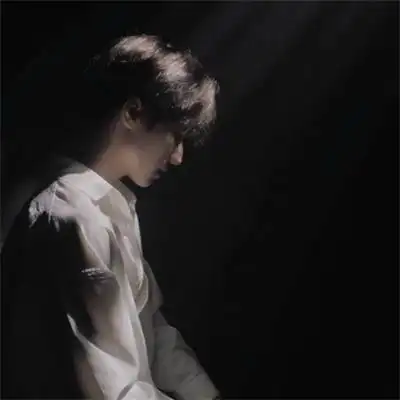 看了让人心疼的伤感男生头像