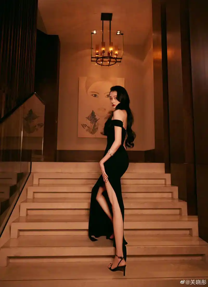 关晓彤修长的美腿