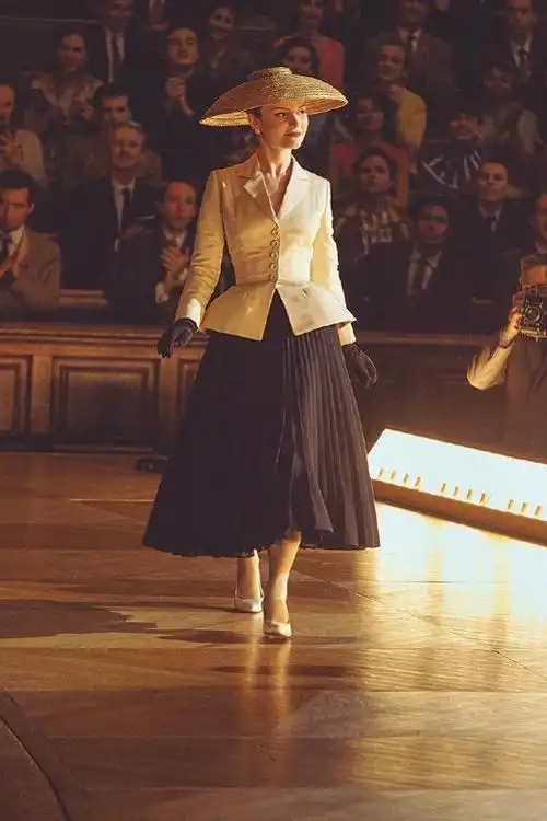 《新风貌》剧集名称取自克里斯汀·迪奥二战结束后于1947年推出的春夏