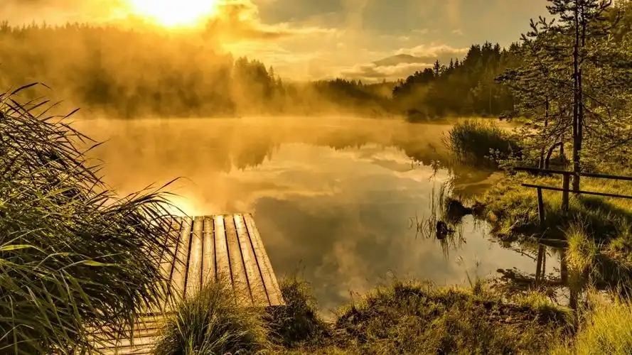 不同天气下的海边呈现出截然不同的美丽景色,很有意境的自然风景,喜欢
