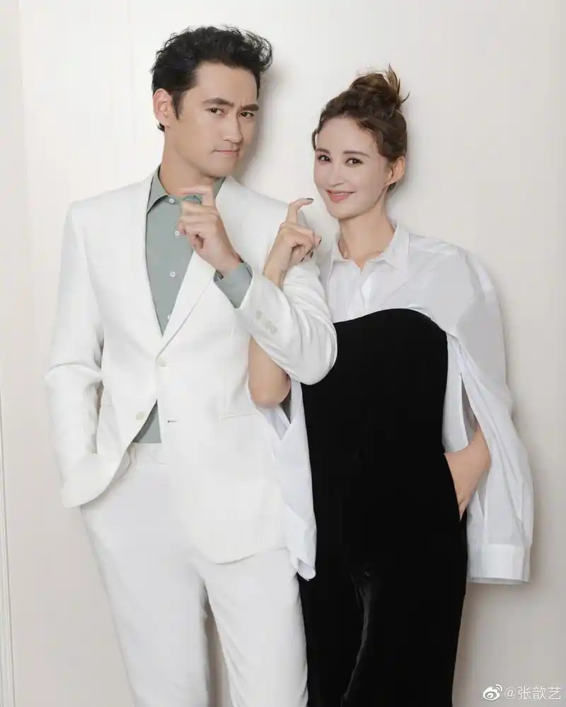 袁弘张歆艺好有夫妻相!