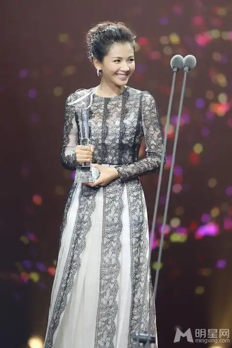 刘涛成金鹰节大赢家 获双料视后喜笑颜开_技点网