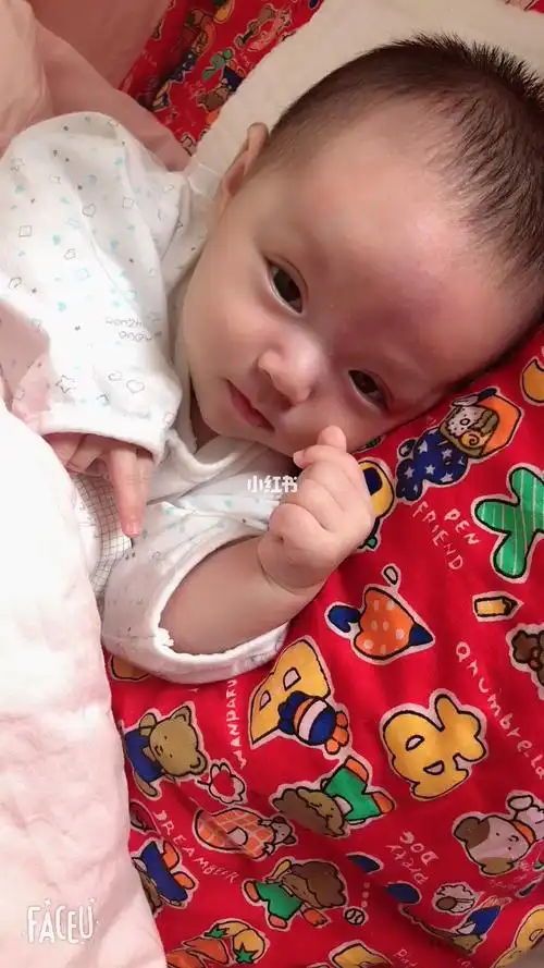 比心_戏精宝宝的瞬间_母婴_萌娃