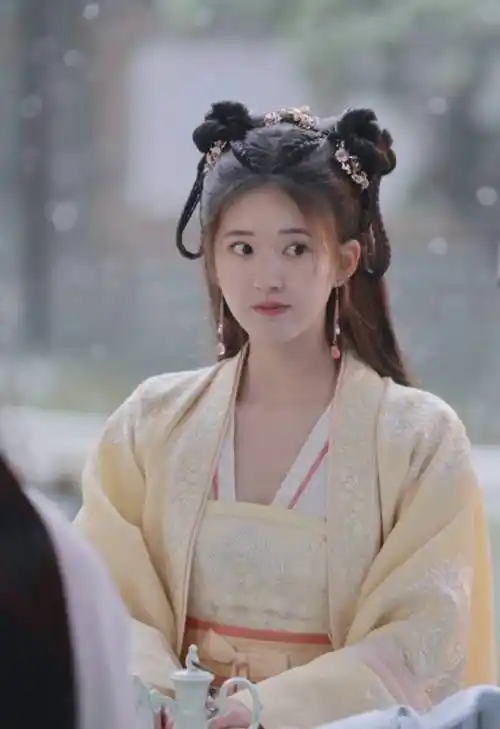 赵露思英雄救美反被嫌?新剧造型又美又飒,四川方言搞笑又可爱_桑祈真
