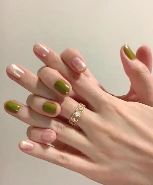 显手白的美甲颜色(手黑的女生做什么颜色的美甲好看)-流速屋