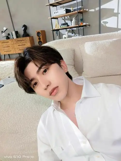 蔡徐坤自拍照拿来吧你!vivo分享坤坤满分帅气自拍