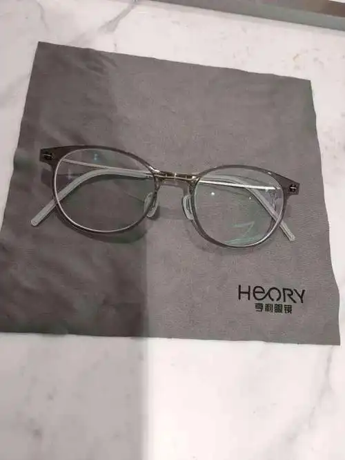 亨利眼镜(旗舰店)-"亨利眼镜旗舰店位置在民族路现代购物广场的.