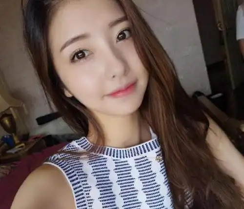 王思聪前女友豆得儿拍日系写真她的脸大有玄机