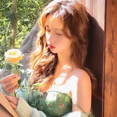 森系唯美女头像高清真人版一束花的仪式感很强的美女头像