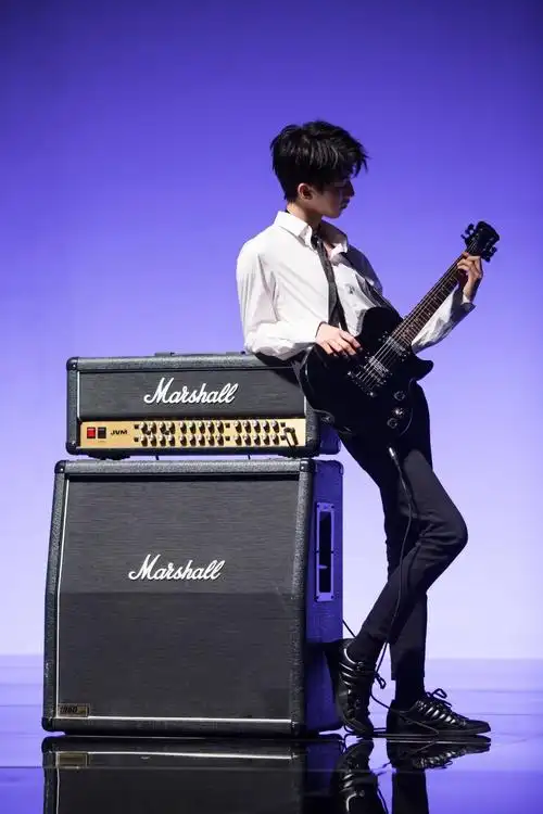 有没有一些王俊凯的高清图片适合做电脑桌面或是一些蓝海图