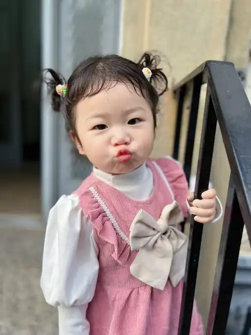 小妞今天很萌嘟嘟嘴的你超可爱a95#家有萌娃  #人类幼崽可以多可爱