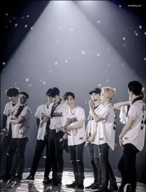 exo十周年快乐,每首旋律都是青春,你从哪个舞台入坑?_love_shot_are