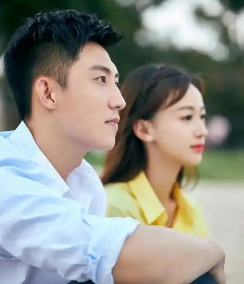 黄景瑜和吴谨言片场互动惹争议被指骚扰女演员导演出面澄清