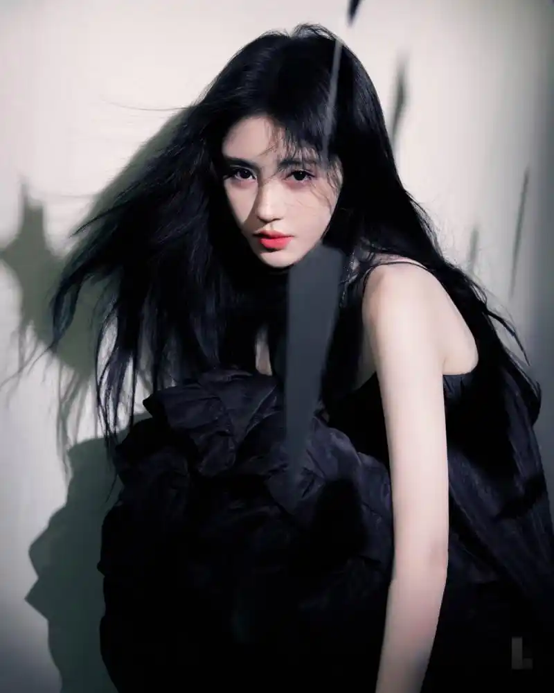 鞠婧祎黑色连衣裙美照大赏,清纯颜值让人沉醉,美爆了!