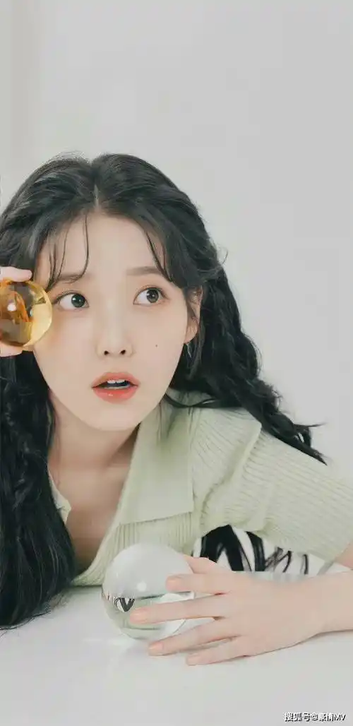 李知恩iu手机壁纸可爱高清_2022iu李知恩全面屏壁纸图片_写真_邻家