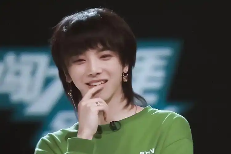 不会彩虹屁,就是觉得他笑起来好好看(华晨宇 多图)