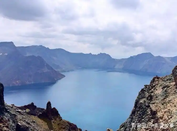 长白山的小天池,它在我的家乡,美丽的吉林省