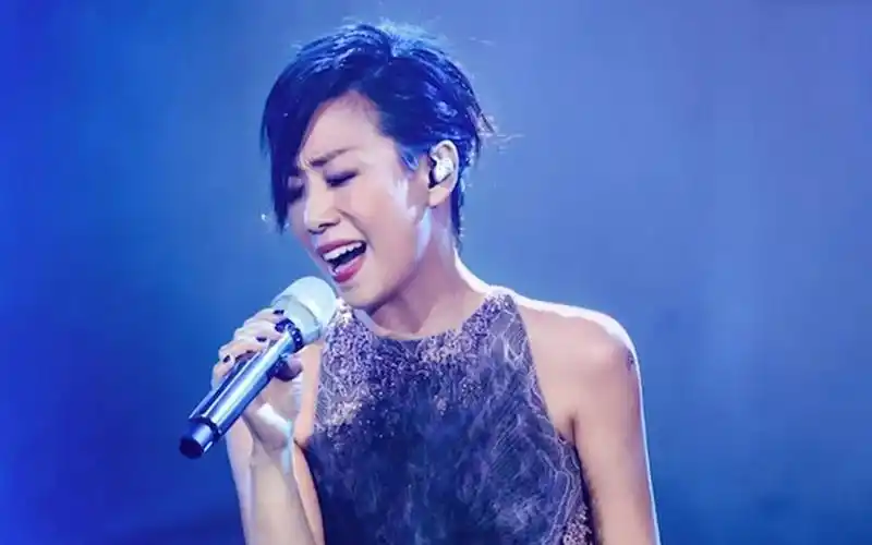 52岁林忆莲风韵十足,翻唱《蓝莲花》高音逆天,许巍:领教了