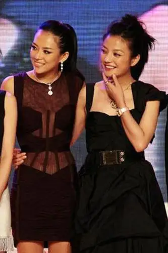 曝赵薇爱闹不和 章子怡和赵薇传不和