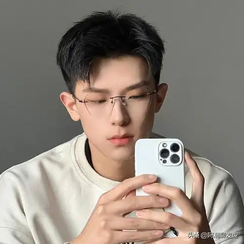 男生别瞎剪发型了,2022年夏季剪这几款造型,让你颜值翻倍