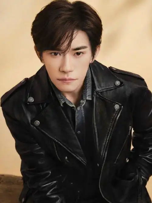 易烊千玺高智感大片##易烊千玺教科书级别眼神杀