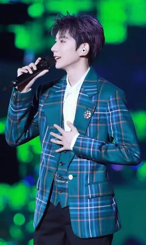 权志龙回归新发色##显白发色