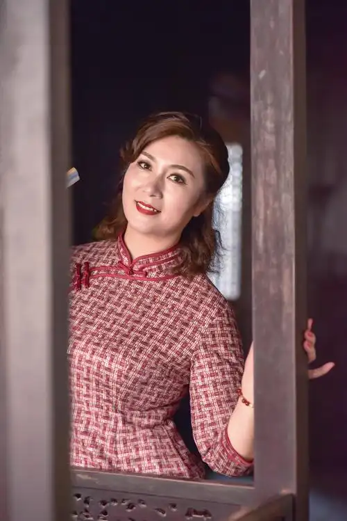 巜旗袍之美》摄影:问斜阳,出镜后期:雪儿 - 美篇