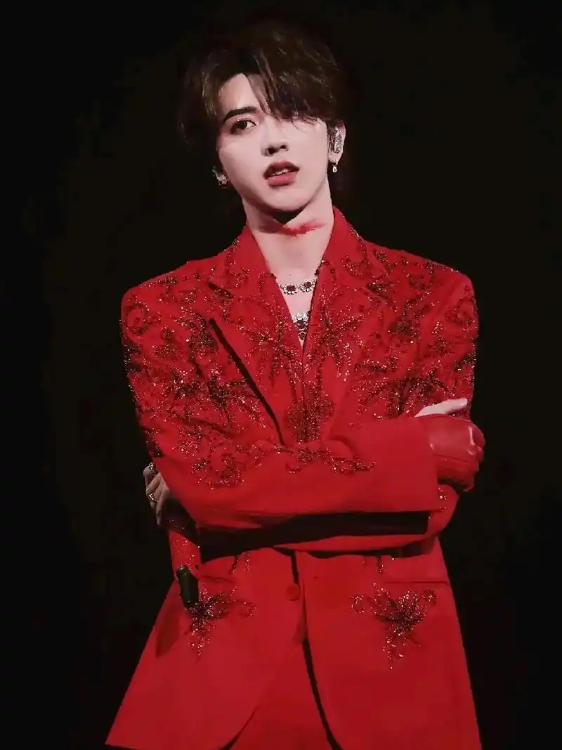 蔡徐坤照有些有点糊蔡徐坤只有照片能记录这份珍贵