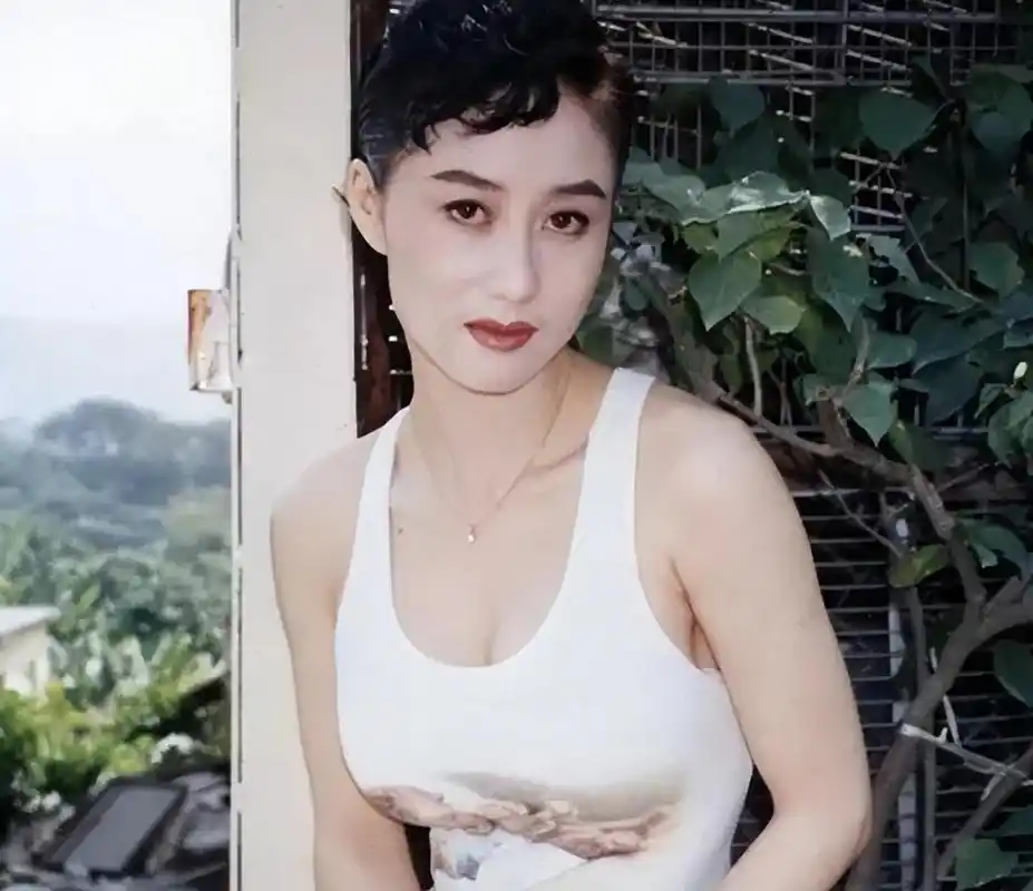 回顾利智:万千人梦中情人童年坎坷事业不顺,遇见李连杰太幸福了