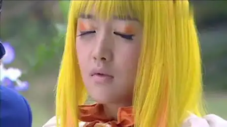 巴啦啦小魔仙 小月恶毒用毒蝎草伤了小蓝,小蓝陷入眩晕!