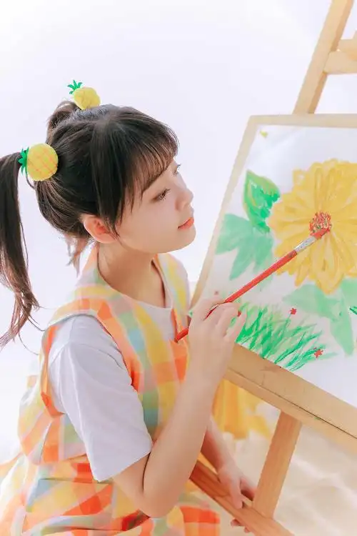 日系可爱甜美少女格子裙写真图片