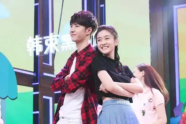 张雪迎,王一博现场共舞