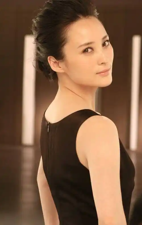 蒋勤勤"人间水灵"时尚湿身照,女神年轻时有多美?