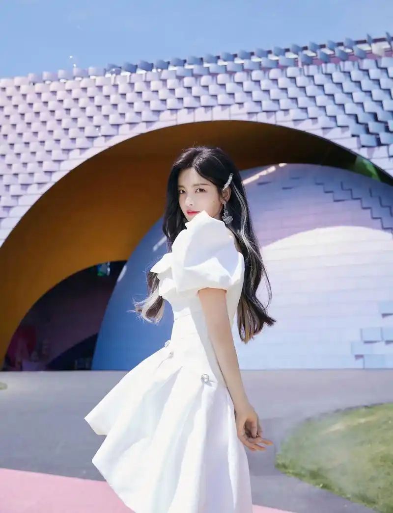 杨超越  高跟凉鞋  大长腿