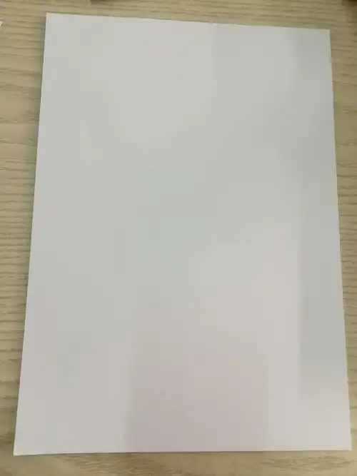 准备一张a4纸.