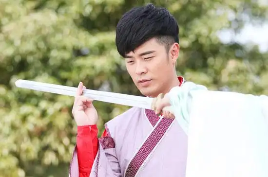 《极品家丁》播放破17亿 陈赫"发糖"耍帅两不误