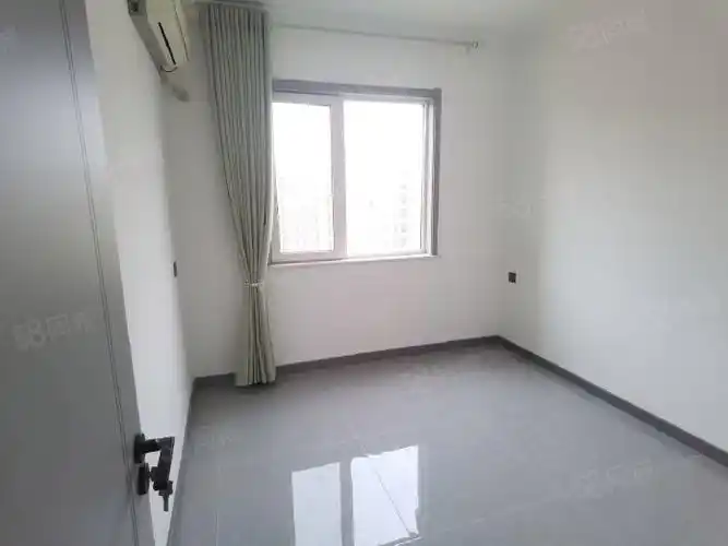 西咸大厦高新一中阳光荟巴塞阳光对面沣太花园精装三室空房出租