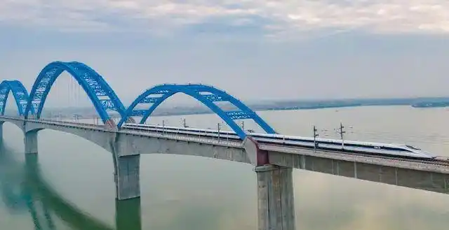 霸气!湖北一座荣获"诺贝尔"的桥梁,是世界最大跨度梁拱组合桥